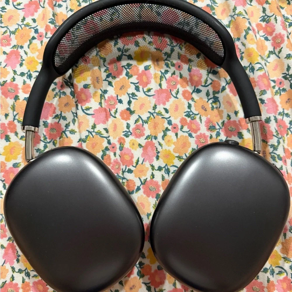 Wireless Over-Ear Headphones - Picture 2 of 3